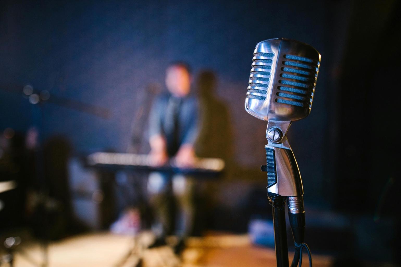 Instructor demonstrating live mixing technique